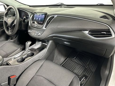 Used 2020 Chevrolet Malibu LT image 30