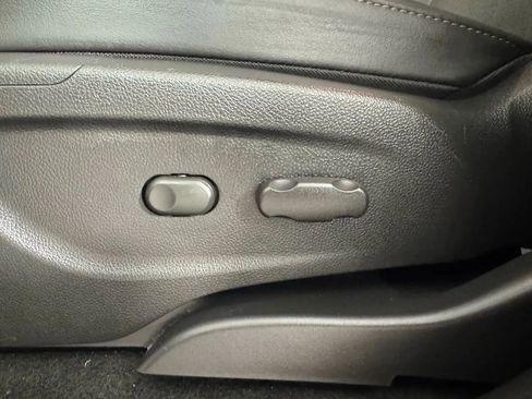 Used 2022 Chevrolet Trax LT w/ Driver Confidence Package image 32