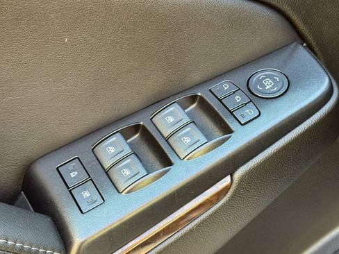 Used 2020 Chevrolet Suburban LT AWD/4WD image 28