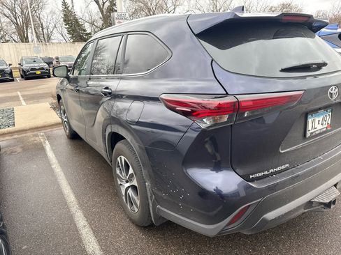 Used 2024 Toyota Highlander XLE AWD/4WD image 5