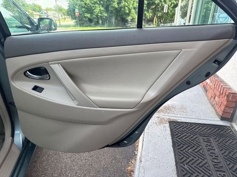 Used 2007 Toyota Camry LE FWD image 19