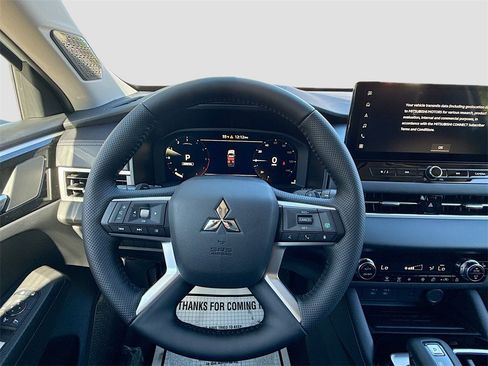 New 2026 Mitsubishi Outlander SE image 11