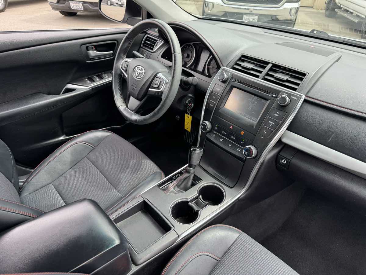 Used 2017 Toyota Camry SE FWD image 14