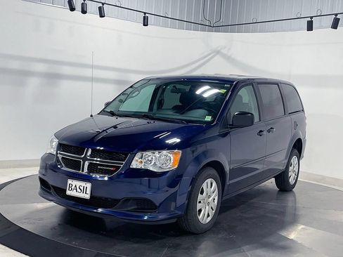 Used 2017 Dodge Grand Caravan SE w/ Power Window Group FWD image 2