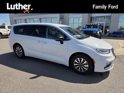 Used 2024 Chrysler Pacifica Limited