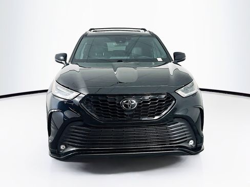 Used 2021 Toyota Highlander XSE image 2