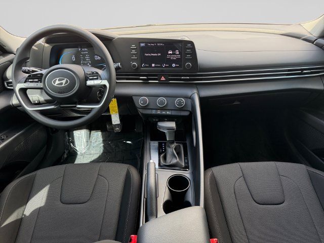 Used 2025 Hyundai Elantra SE FWD image 14