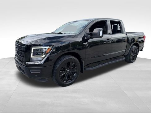Used 2023 Nissan Titan SV w/ SV Convenience Package RWD image 3