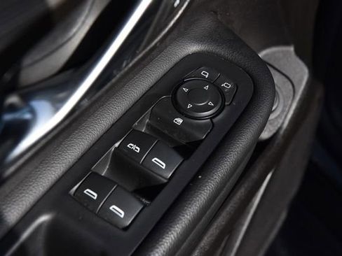 Used 2024 GMC Terrain SLT image 8