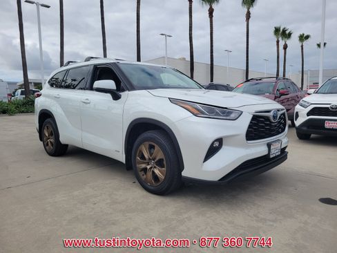 Used 2022 Toyota Highlander Bronze Edition AWD/4WD image 2