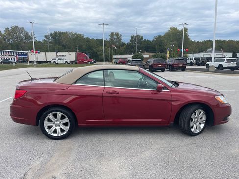 Used 2012 Chrysler 200 Touring image 2