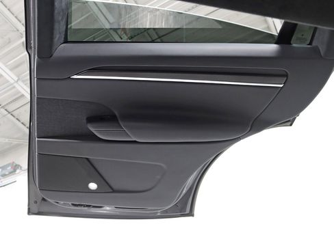 Used 2022 Tesla Model X Plaid image 39