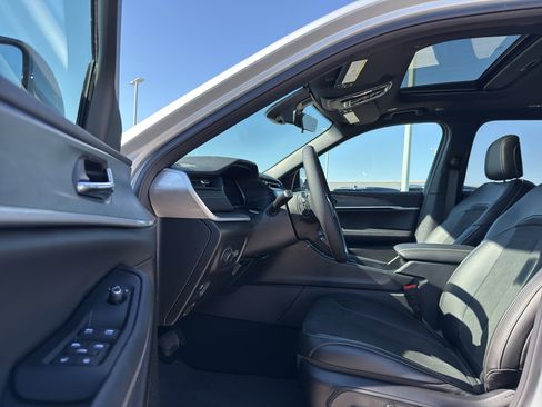 New 2026 Jeep Grand Cherokee L 4WD image 10
