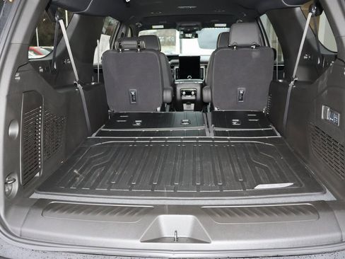 New 2025 GMC Yukon XL Elevation w/ LPO, Elevation Black Package image 36