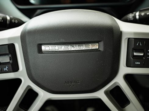 Used 2023 Land Rover Defender 90 SE image 28