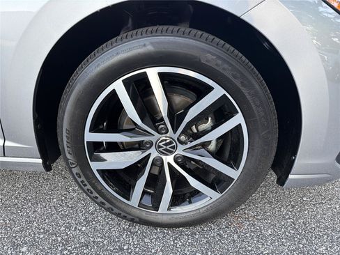 Used 2026 Volkswagen Jetta SE FWD image 11