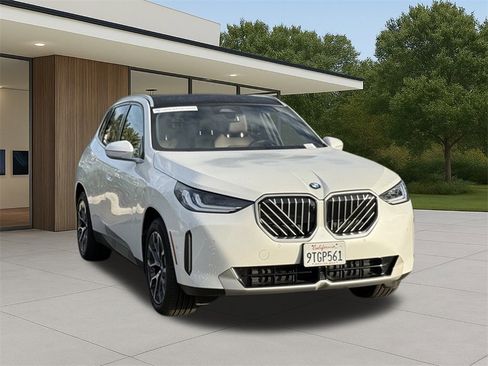 Used 2025 BMW X3 xDrive30i w/ Premium Package image 3