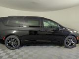 New 2025 Chrysler Pacifica Limited image 3