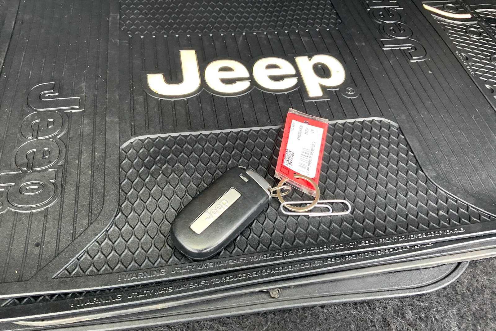 Used 2015 Jeep Cherokee Limited w/ Luxury Group AWD/4WD image 15
