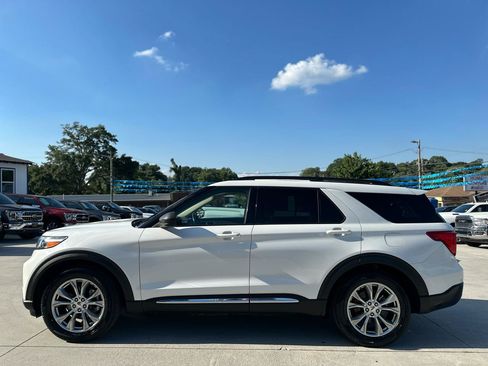 Used 2020 Ford Explorer XLT w/ Equipment Group 202A RWD image 4