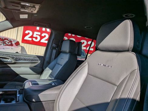 Used 2024 GMC Yukon Denali w/ Advanced Technology Package AWD/4WD image 10