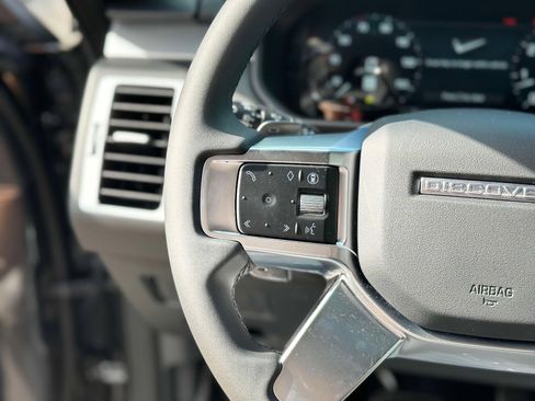 New 2026 Land Rover Discovery Limited Edition image 24