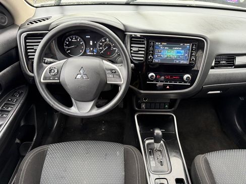 Used 2020 Mitsubishi Outlander SE image 17