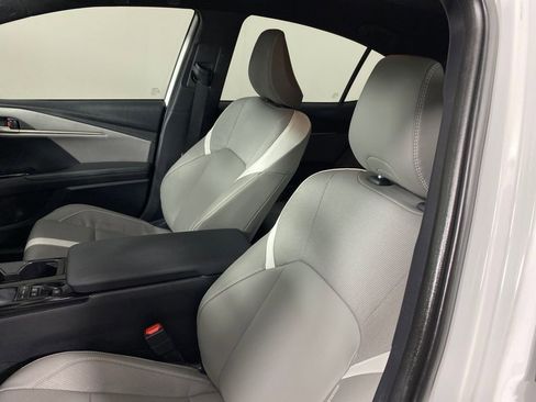 Certified 2025 Toyota Camry SE image 9