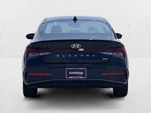 New 2025 Hyundai Elantra SEL image 7