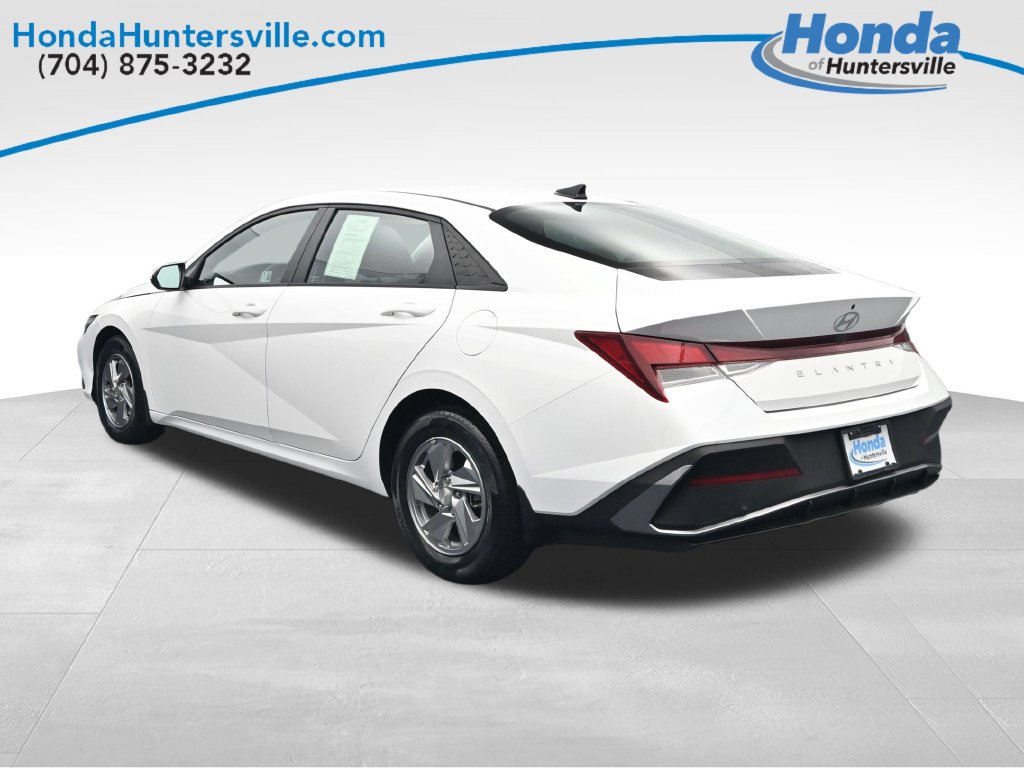 Used 2024 Hyundai Elantra SE FWD image 6