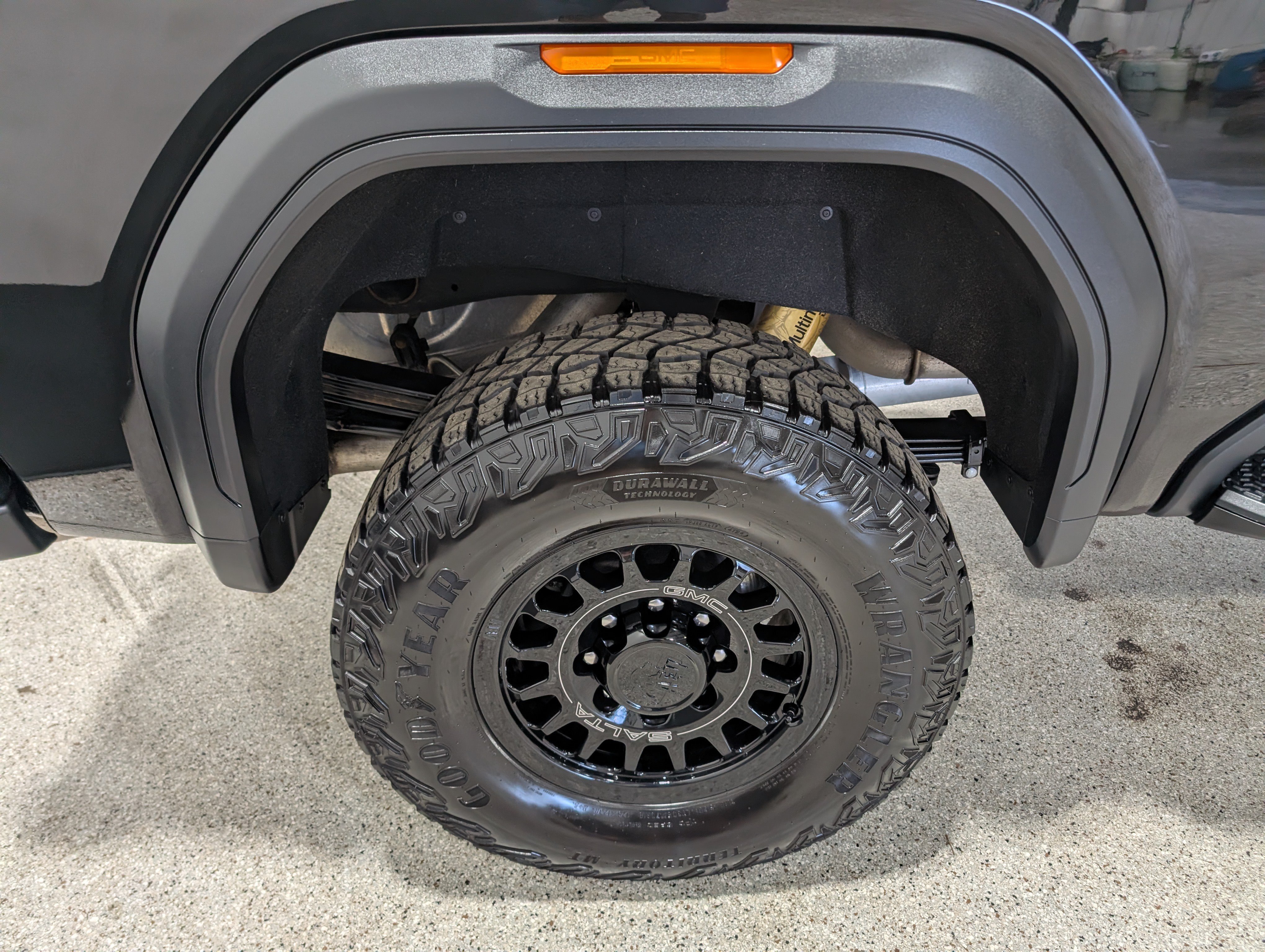 Used 2025 GMC Sierra 2500 AT4X w/ AT4X AEV Edition AWD/4WD image 14