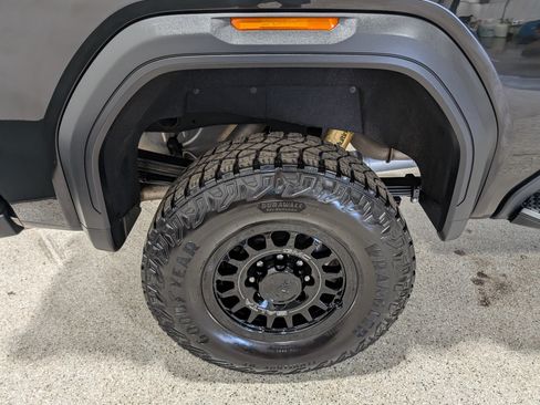 Used 2025 GMC Sierra 2500 AT4X w/ AT4X AEV Edition AWD/4WD image 14