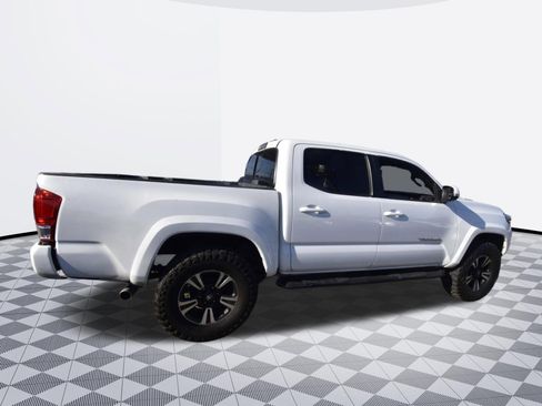 Used 2017 Toyota Tacoma TRD Sport w/ Tow Package image 7