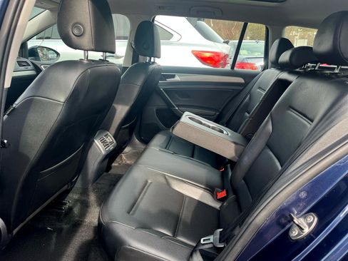 Used 2016 Volkswagen Golf Limited Edition image 21