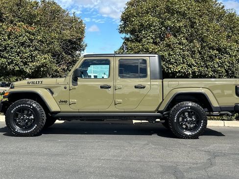 New 2025 Jeep Gladiator Willys image 7
