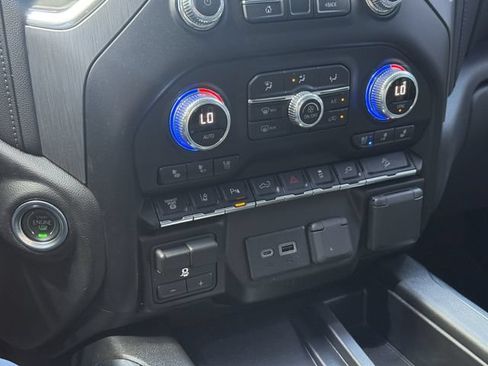 Used 2022 GMC Sierra 3500 Denali w/ Denali Ultimate Package AWD/4WD image 12