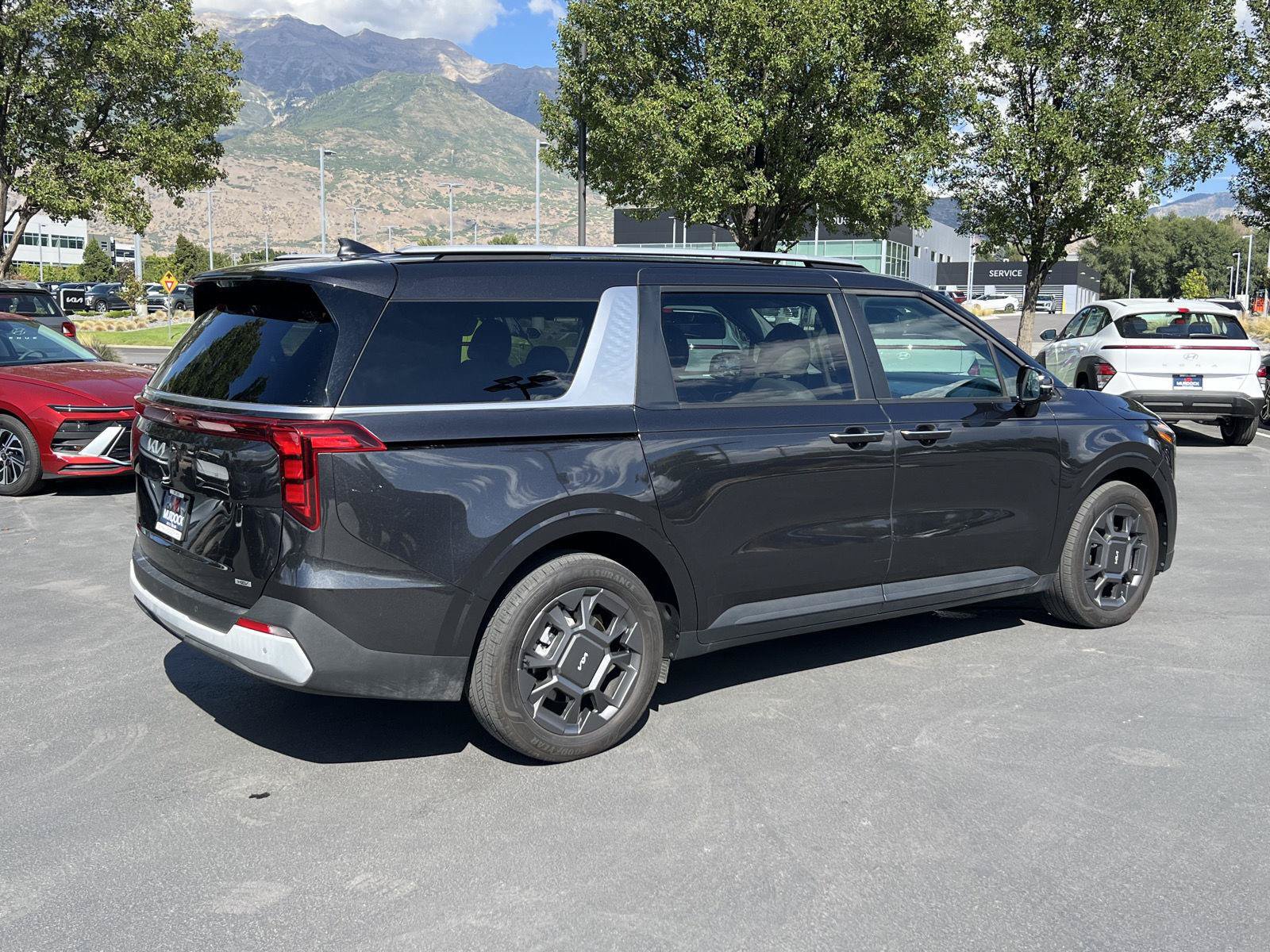 Used 2026 Kia Carnival EX FWD image 15
