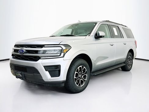 Used 2024 Ford Expedition Max XLT image 3