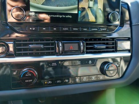 New 2025 Nissan Pathfinder SL image 22