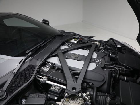 Used 2023 Aston Martin DBS Coupe RWD image 33