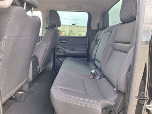 Used 2024 Nissan Frontier SV image 10