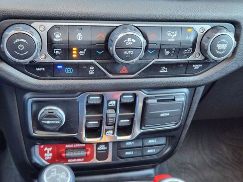 Used 2024 Jeep Wrangler Unlimited AWD/4WD image 19
