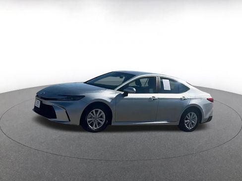 Used 2025 Toyota Camry LE image 9