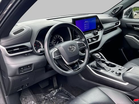 Used 2023 Toyota Highlander XSE AWD/4WD image 18