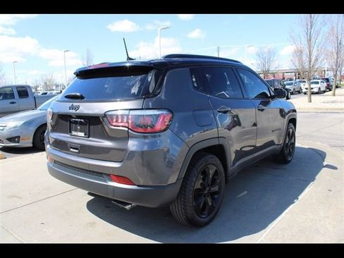 Used 2019 Jeep Compass Latitude FWD image 7