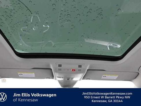 Certified 2022 Volkswagen Tiguan SE image 4