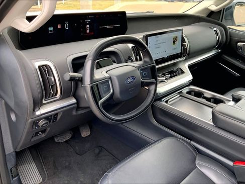 Used 2025 Ford Expedition Max Platinum AWD/4WD image 18