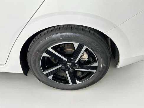 Used 2024 Nissan Sentra SV FWD image 11