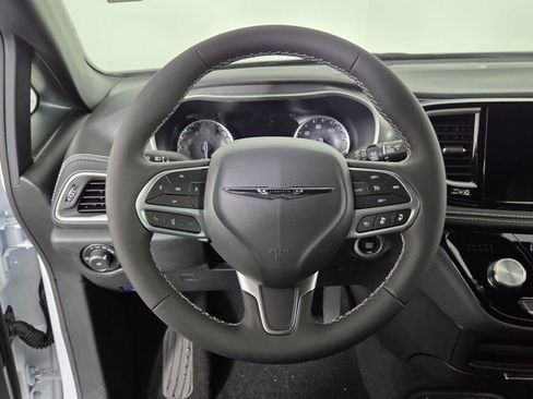 New 2026 Chrysler Pacifica Select image 16