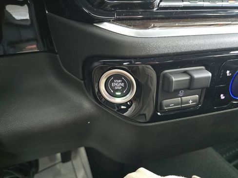 Certified 2025 Chevrolet Silverado 1500 LT AWD/4WD image 23